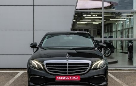 Mercedes-Benz E-Класс, 2018 год, 2 990 000 рублей, 3 фотография