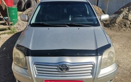Toyota Avensis III рестайлинг, 2004 год, 777 777 рублей, 1 фотография