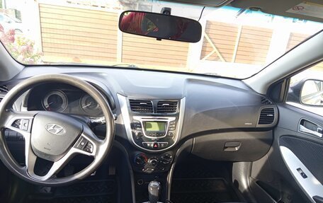 Hyundai Solaris II рестайлинг, 2013 год, 800 000 рублей, 6 фотография