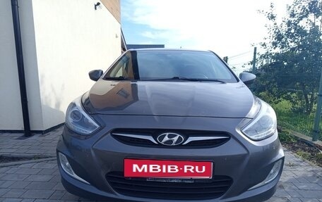 Hyundai Solaris II рестайлинг, 2013 год, 800 000 рублей, 11 фотография