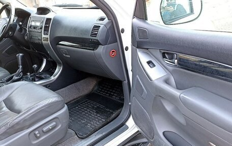 Toyota Land Cruiser Prado 120 рестайлинг, 2008 год, 3 160 000 рублей, 8 фотография