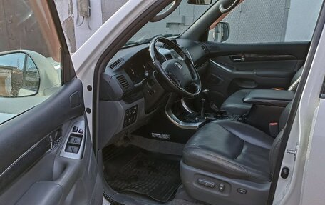 Toyota Land Cruiser Prado 120 рестайлинг, 2008 год, 3 160 000 рублей, 10 фотография