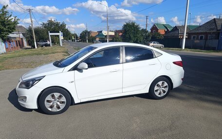 Hyundai Solaris II рестайлинг, 2014 год, 800 000 рублей, 3 фотография