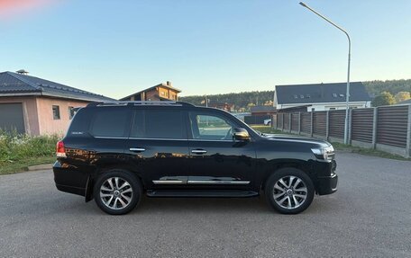 Toyota Land Cruiser 200, 2017 год, 6 290 000 рублей, 4 фотография