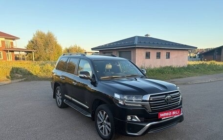 Toyota Land Cruiser 200, 2017 год, 6 290 000 рублей, 2 фотография