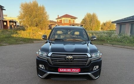 Toyota Land Cruiser 200, 2017 год, 6 290 000 рублей, 3 фотография