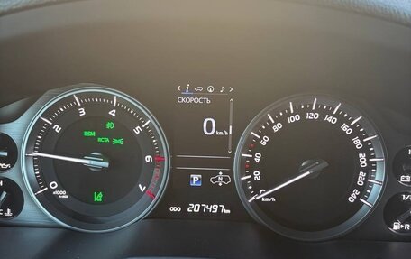 Toyota Land Cruiser 200, 2017 год, 6 290 000 рублей, 14 фотография