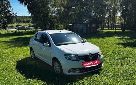 Renault Logan II, 2017 год, 600 000 рублей, 3 фотография