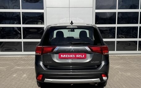 Mitsubishi Outlander III рестайлинг 3, 2018 год, 1 970 000 рублей, 6 фотография