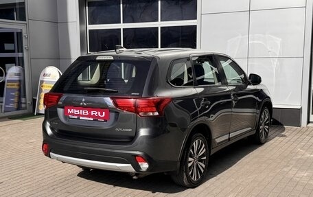 Mitsubishi Outlander III рестайлинг 3, 2018 год, 1 970 000 рублей, 7 фотография