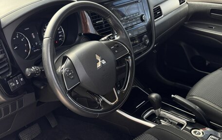 Mitsubishi Outlander III рестайлинг 3, 2018 год, 1 970 000 рублей, 11 фотография