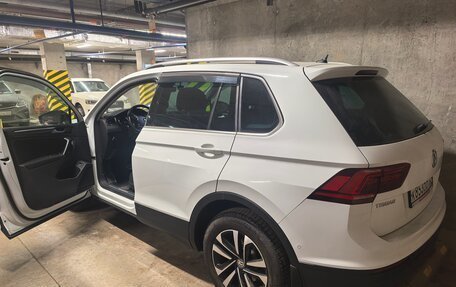 Volkswagen Tiguan II, 2019 год, 2 360 000 рублей, 2 фотография