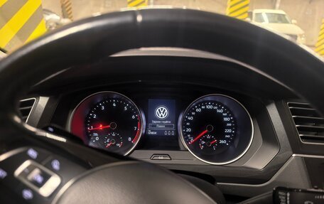 Volkswagen Tiguan II, 2019 год, 2 360 000 рублей, 3 фотография
