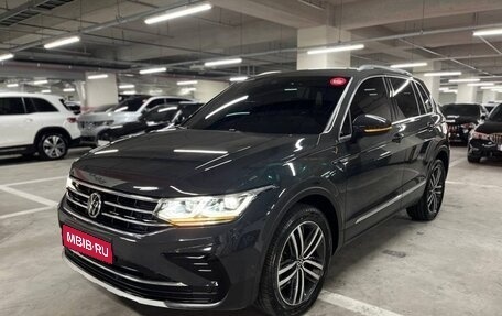Volkswagen Tiguan II, 2022 год, 2 200 001 рублей, 1 фотография