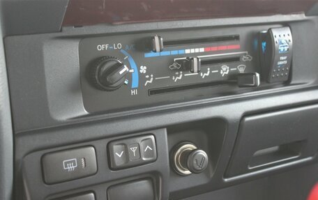 Toyota Land Cruiser 70, 2022 год, 7 390 000 рублей, 19 фотография