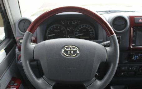 Toyota Land Cruiser 70, 2022 год, 7 390 000 рублей, 26 фотография
