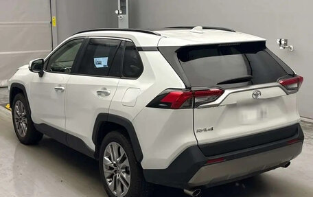 Toyota RAV4, 2024 год, 4 300 000 рублей, 6 фотография