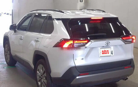 Toyota RAV4, 2024 год, 4 300 000 рублей, 3 фотография