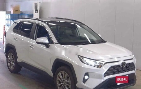 Toyota RAV4, 2024 год, 4 300 000 рублей, 8 фотография