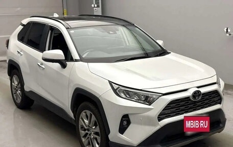 Toyota RAV4, 2024 год, 4 300 000 рублей, 7 фотография