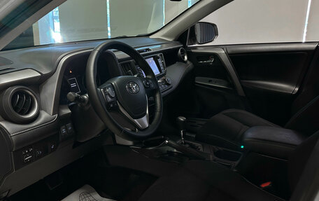 Toyota RAV4, 2016 год, 2 460 000 рублей, 10 фотография