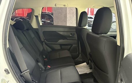 Mitsubishi Outlander III рестайлинг 3, 2018 год, 1 695 000 рублей, 15 фотография