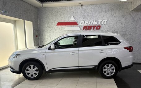 Mitsubishi Outlander III рестайлинг 3, 2018 год, 1 695 000 рублей, 2 фотография