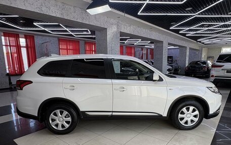 Mitsubishi Outlander III рестайлинг 3, 2018 год, 1 695 000 рублей, 6 фотография