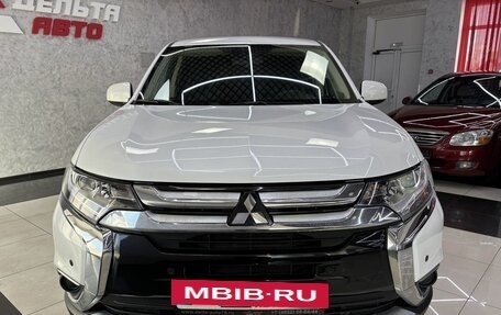 Mitsubishi Outlander III рестайлинг 3, 2018 год, 1 695 000 рублей, 8 фотография