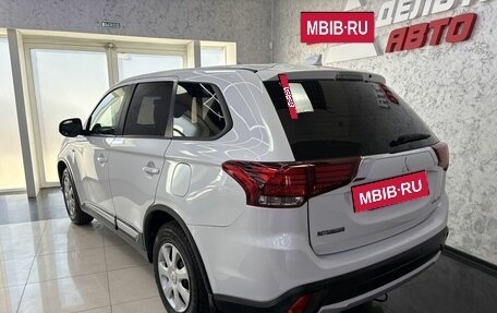Mitsubishi Outlander III рестайлинг 3, 2018 год, 1 695 000 рублей, 3 фотография