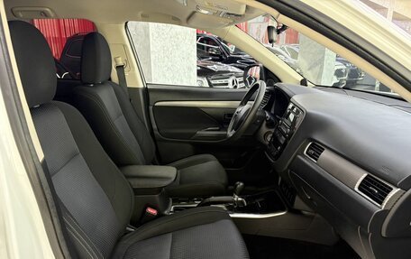 Mitsubishi Outlander III рестайлинг 3, 2018 год, 1 695 000 рублей, 16 фотография