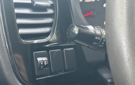Mitsubishi Outlander III рестайлинг 3, 2018 год, 1 695 000 рублей, 19 фотография