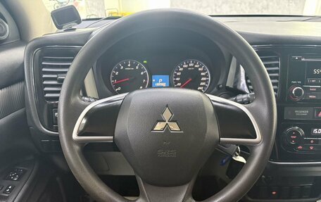 Mitsubishi Outlander III рестайлинг 3, 2018 год, 1 695 000 рублей, 17 фотография