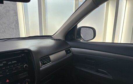 Mitsubishi Outlander III рестайлинг 3, 2018 год, 1 695 000 рублей, 25 фотография