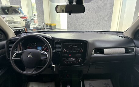 Mitsubishi Outlander III рестайлинг 3, 2018 год, 1 695 000 рублей, 28 фотография