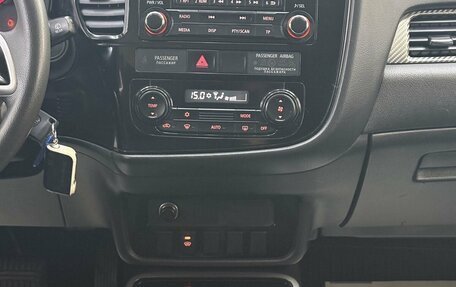 Mitsubishi Outlander III рестайлинг 3, 2018 год, 1 695 000 рублей, 29 фотография