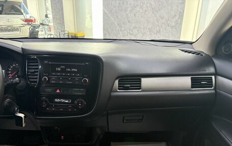 Mitsubishi Outlander III рестайлинг 3, 2018 год, 1 695 000 рублей, 27 фотография