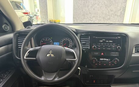 Mitsubishi Outlander III рестайлинг 3, 2018 год, 1 695 000 рублей, 26 фотография