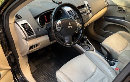 Mitsubishi Outlander III рестайлинг 3, 2008 год, 1 300 000 рублей, 8 фотография