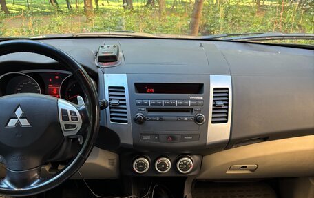 Mitsubishi Outlander III рестайлинг 3, 2008 год, 1 300 000 рублей, 15 фотография