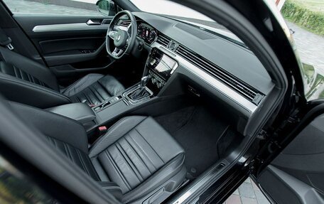 Volkswagen Passat B8 рестайлинг, 2017 год, 2 150 000 рублей, 17 фотография