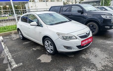 Opel Astra J, 2011 год, 499 000 рублей, 2 фотография