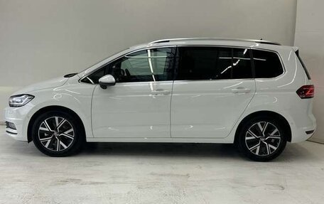 Volkswagen Touran III, 2023 год, 1 200 000 рублей, 2 фотография