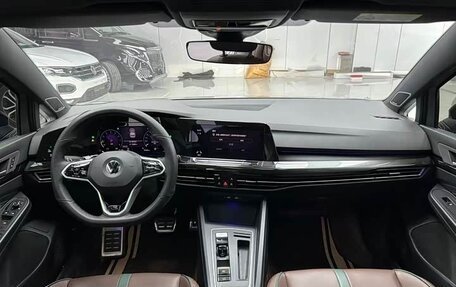 Volkswagen Golf VIII, 2021 год, 2 000 000 рублей, 2 фотография