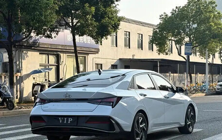 Hyundai Elantra, 2023 год, 1 310 000 рублей, 5 фотография