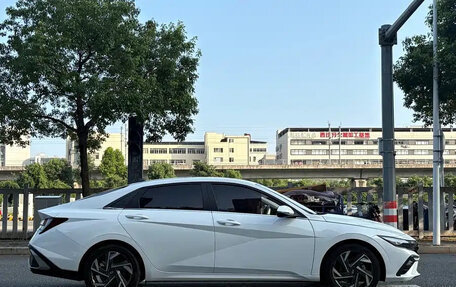 Hyundai Elantra, 2023 год, 1 310 000 рублей, 4 фотография