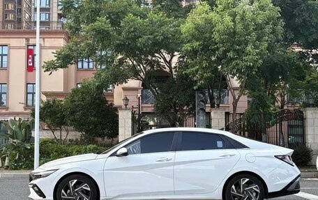 Hyundai Elantra, 2023 год, 1 310 000 рублей, 8 фотография