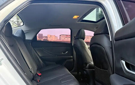 Hyundai Elantra, 2023 год, 1 310 000 рублей, 16 фотография