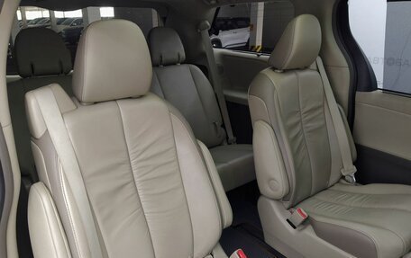 Toyota Sienna III, 2012 год, 2 500 000 рублей, 25 фотография