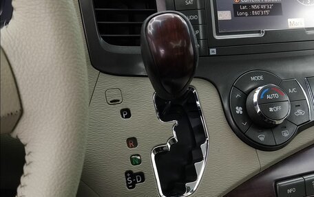 Toyota Sienna III, 2012 год, 2 500 000 рублей, 17 фотография